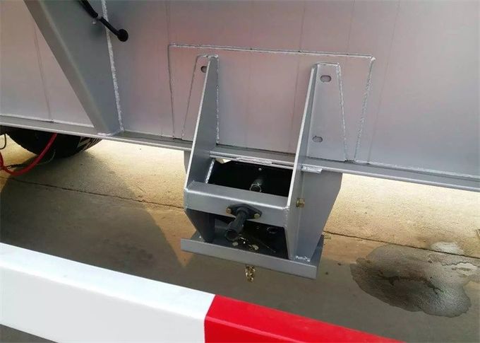 Цапфы SINOTRUK 3 заправляют топливом Semi емкость 40 до 60 CBM танка цапфы грузовика три-