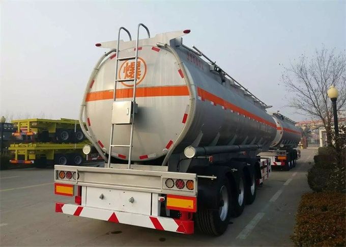 Цапфы SINOTRUK 3 заправляют топливом Semi емкость 40 до 60 CBM танка цапфы грузовика три-