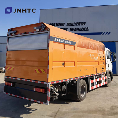 Управляемая тележка 4x2 спрейера асфальта HOWO A7 H5 8cbm умная