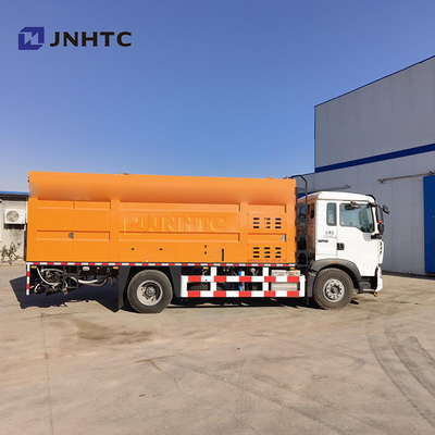 Управляемая тележка 4x2 спрейера асфальта HOWO A7 H5 8cbm умная