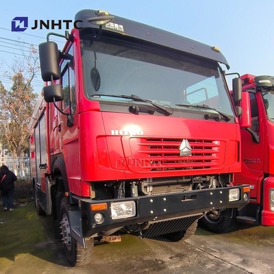 HOWO 4*4 Пожарный грузовик HOWO 5000L Водяная пенная цистерна Пожарный грузовик Мини пожарный грузовик