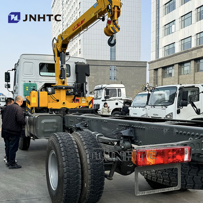 SINOTRUK HOWO Дизельный грузовой грузовик 4х4 6 колесный шасси с краном низкая цена
