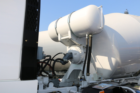 Цапфа 10 тележки 3 конкретного смесителя ХОВО А7 6×4 6м3 катит для строительной площадки