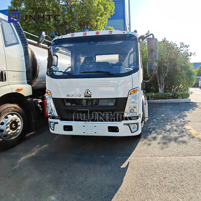 Sinotruk Howo 4x2 Легкий топливный топливный грузовик Танкер 4200 литров Дизельное топливо топливные танкеры