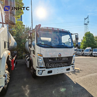 Sinotruk Howo 4x2 Легкий топливный топливный грузовик Танкер 4200 литров Дизельное топливо топливные танкеры