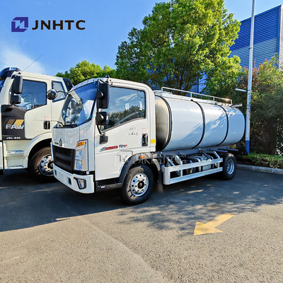 Sinotruk Howo 4x2 Легкий топливный топливный грузовик Танкер 4200 литров Дизельное топливо топливные танкеры
