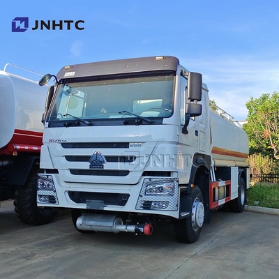 Нефтяные танкеры Howo 4X2 266HP 30000 литров Транспорт топлива