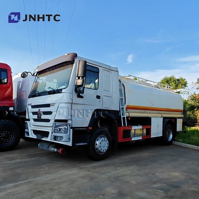 Нефтяные танкеры Howo 4X2 266HP 30000 литров Транспорт топлива