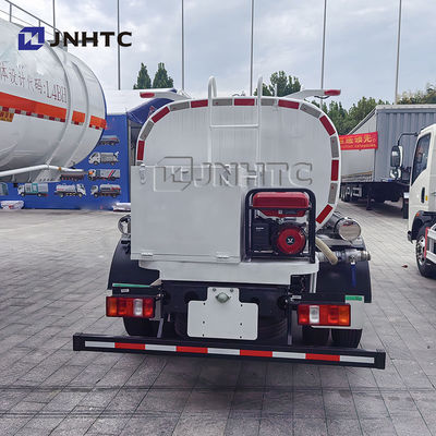 Легкий Sinotruk HOWO 4X2 5 куб. м. Автоцистерна для перевозки воды