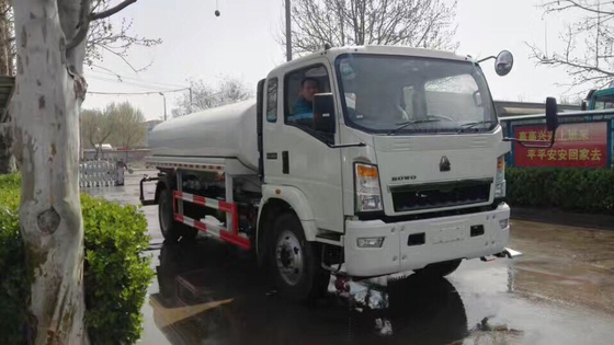 тележка цистерны с водой Sinotruk HOWO света 4x2 8 Cbm для города Clearning и заводов
