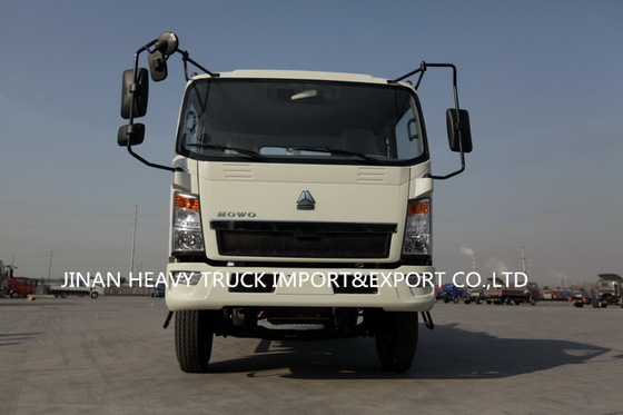 Фекальная тележка SINOTRUK всасывания вакуума нечистот собрания освещает Howo 5000 литров